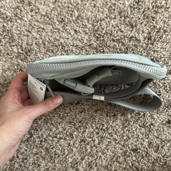 Lululemon Everywhere Belt Bag - Picture 4 of 5